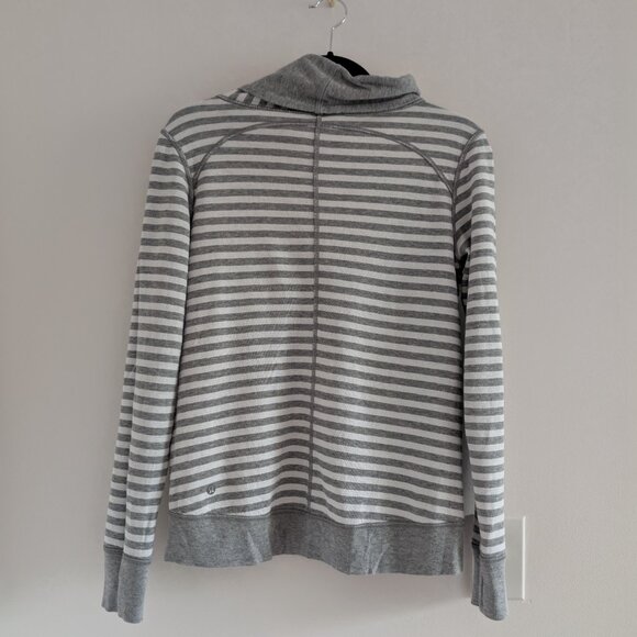 3/$30 Reversible Lululemon long sleeve - Picture 8 of 8